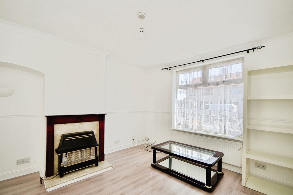Property photo 2 of 15 Pbox-Img.Jpg