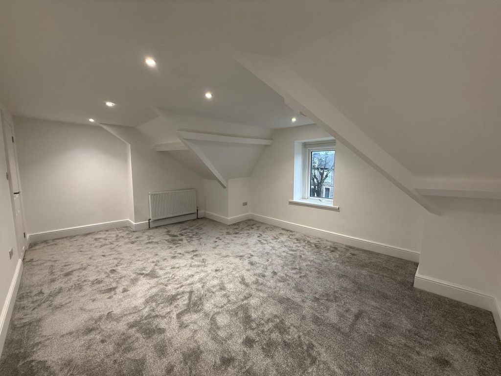 Property photo 1 of 6 Bathroom