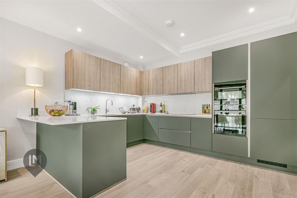 Property photo 3 of 9 Kitchen
