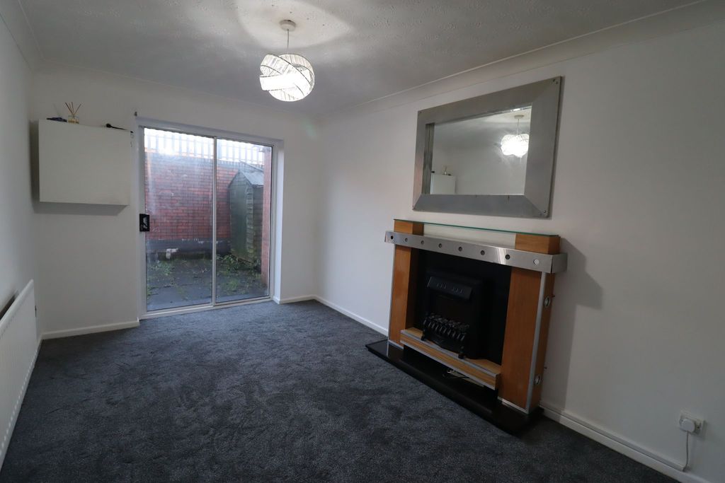 Property photo 3 of 17 Photograph 4