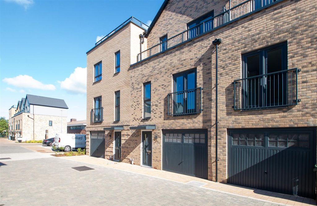 Property photo 2 of 13 3Vic_2.Jpg