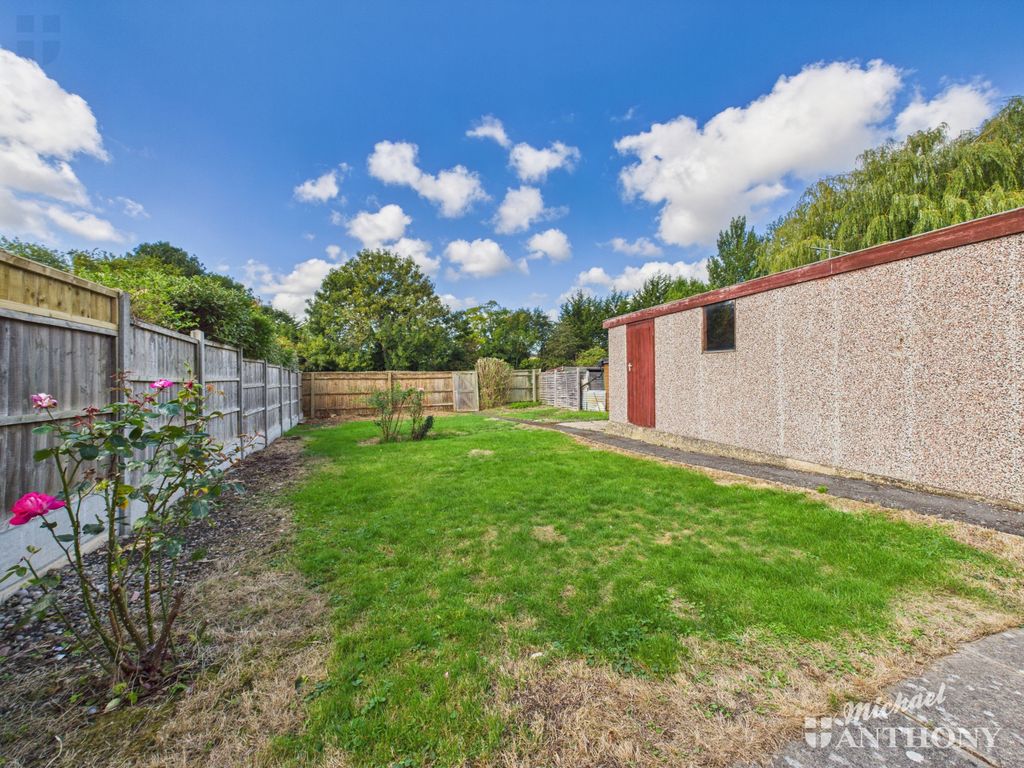 Property photo 3 of 13 Cam03852G0-Pr0423-Still013