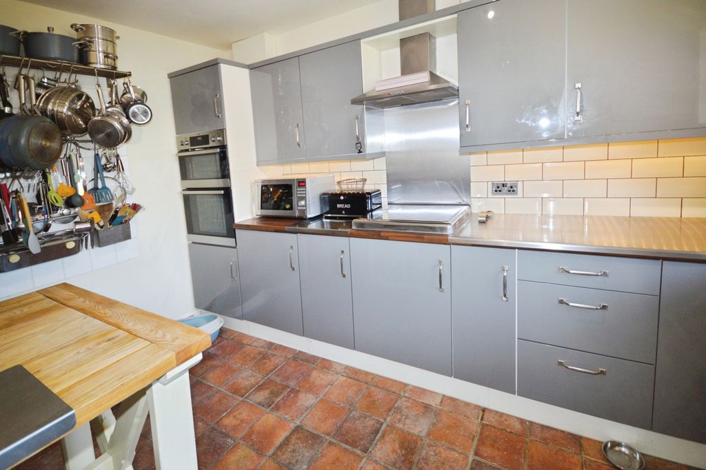 Property photo 2 of 23 Kitchen