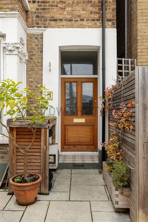 Property photo 2 of 34