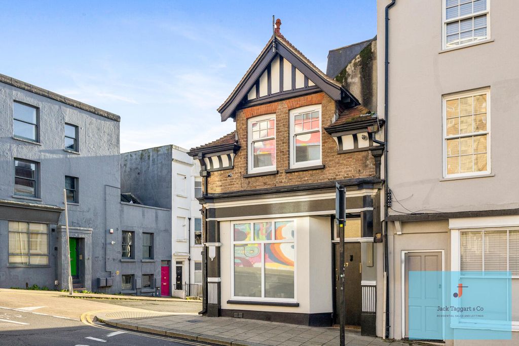 Property photo 1 of 16 Front (Exterior)