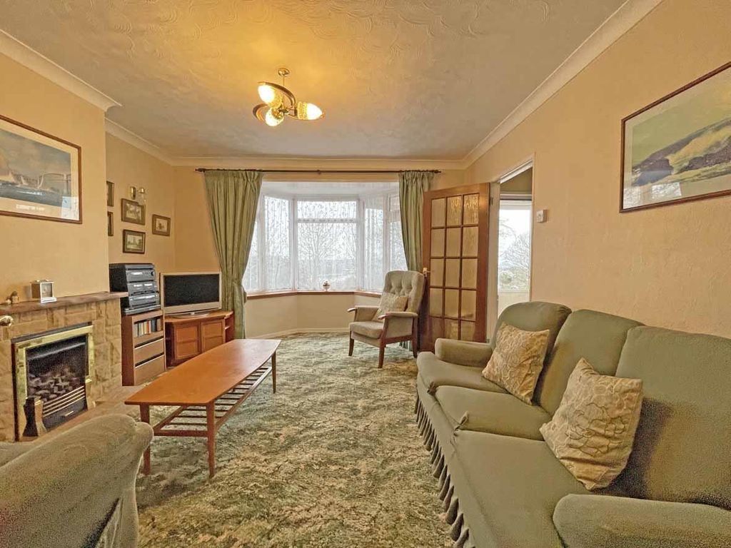 Property photo 3 of 16 Severn Place 88 - Lounge Front...Jpg
