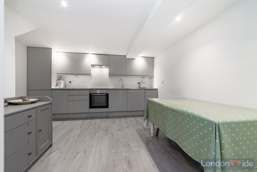 Property photo 2 of 10 Photo 8