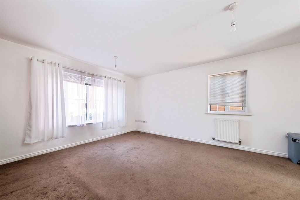 Property photo 3 of 13