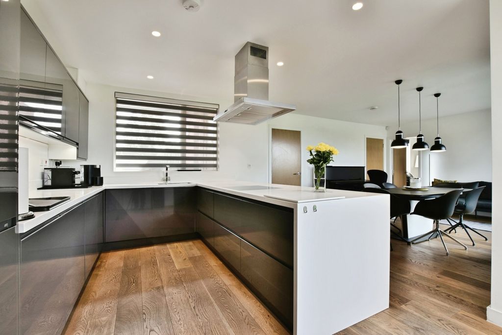 Property photo 3 of 32 Pbox-Img.Jpg