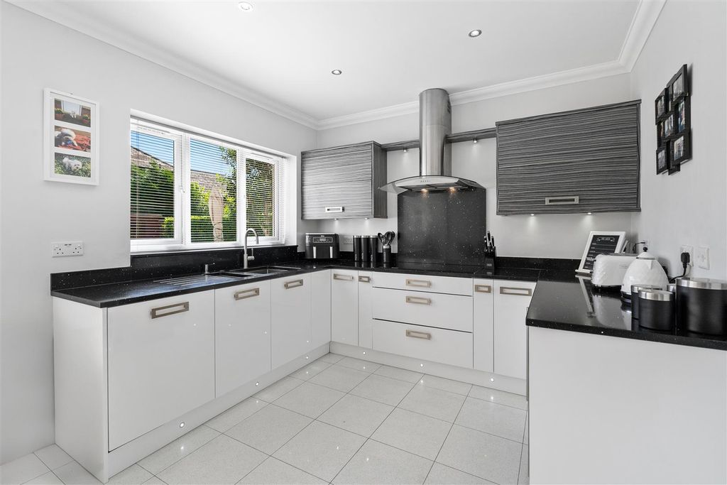 Property photo 2 of 54