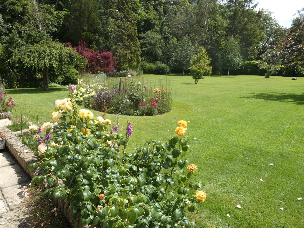 Property photo 2 of 25 Garden