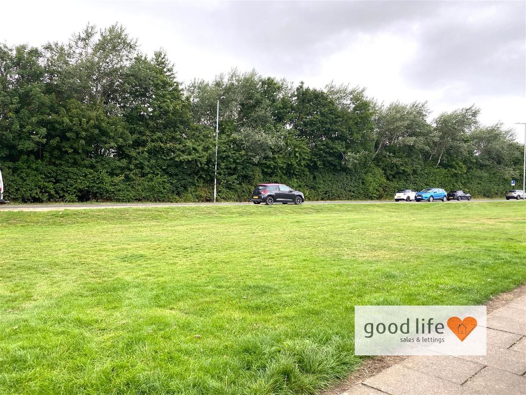 Property photo 2 of 15 20250725_143611206_Ios93Ferryboatlane.Jpg
