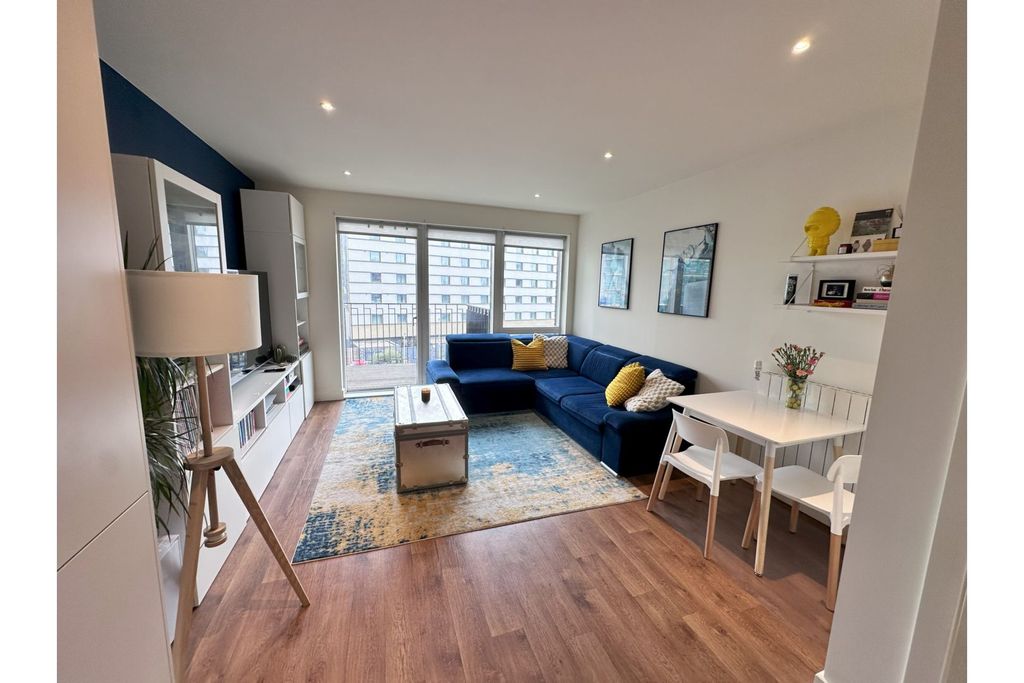 Property photo 2 of 21