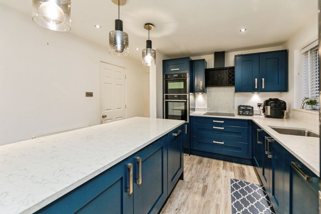 Property photo 2 of 20 2A8A5679-2-1022