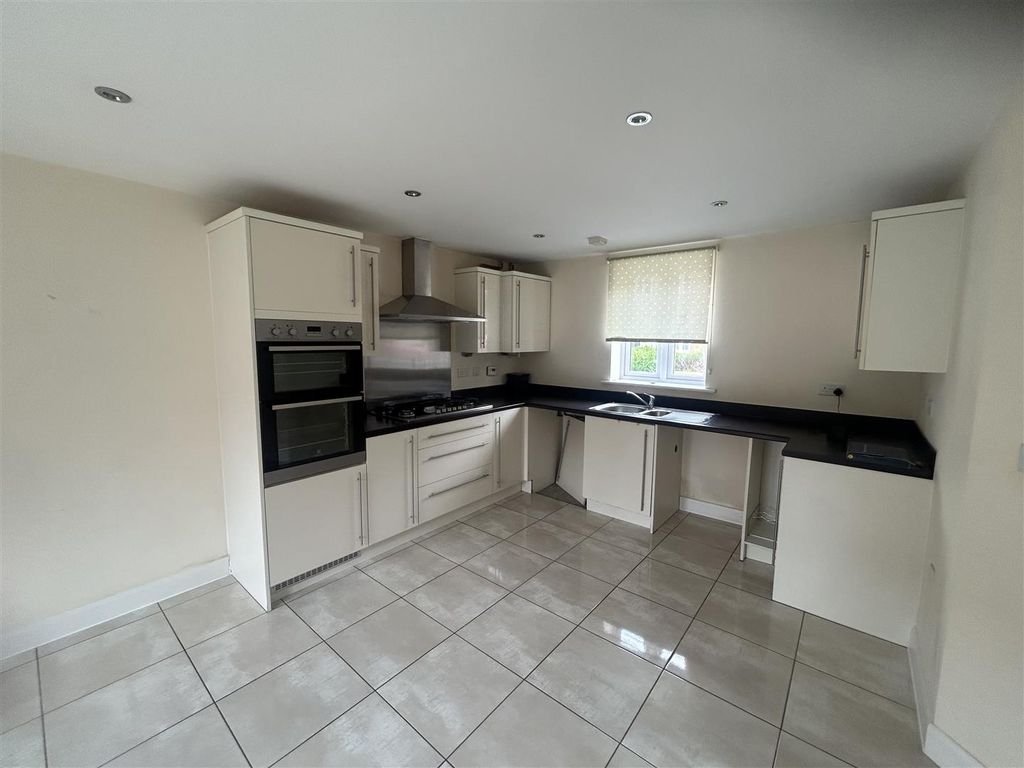 Property photo 3 of 14 Kitchen/Dining Room
