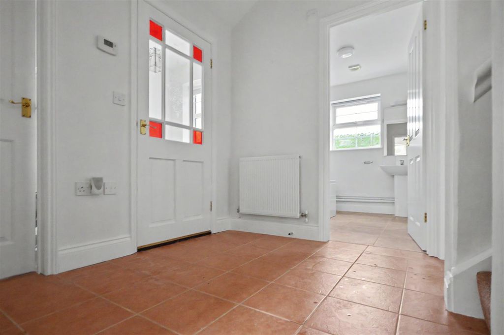 Property photo 3 of 17 Entrance Hall.Jpeg