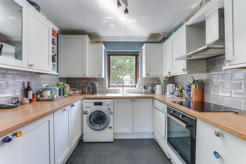 Property photo 2 of 10 Loompits Way-5.Jpg