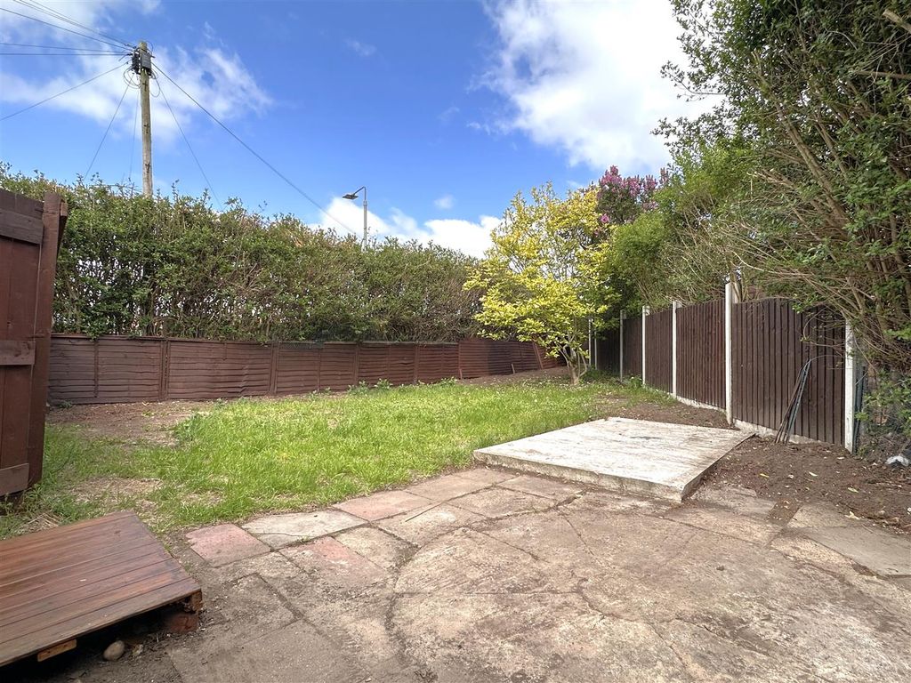Property photo 3 of 18 Private Garden 680