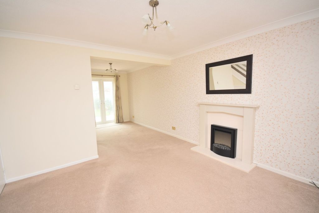 Property photo 3 of 9 Photo 03