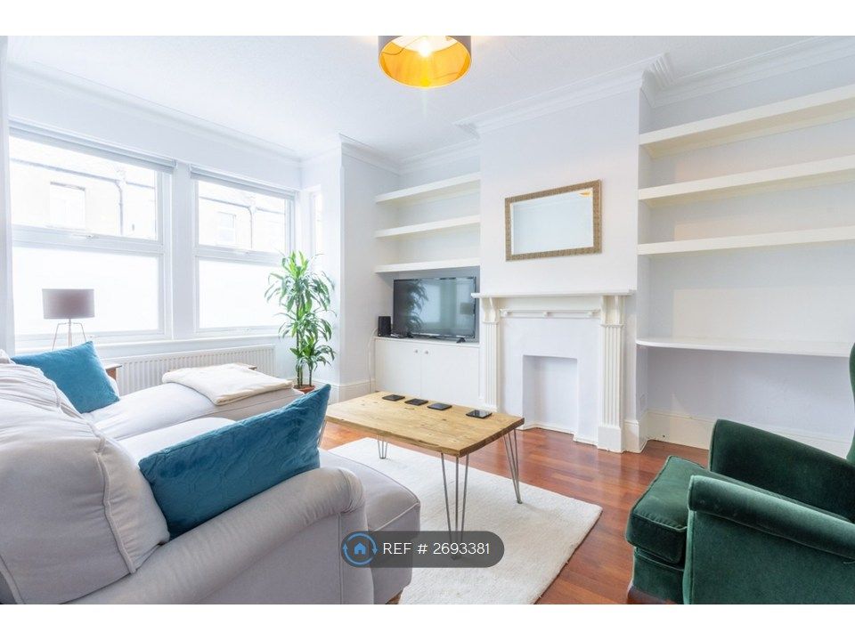 Property photo 1 of 8 Living Room