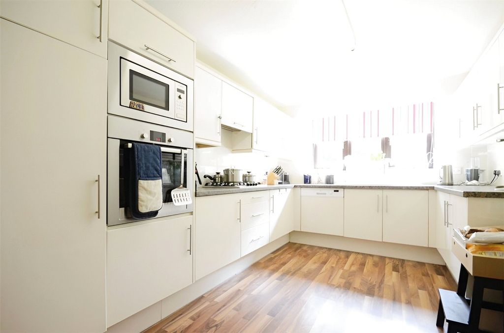 Property photo 3 of 8 Picture No. 10