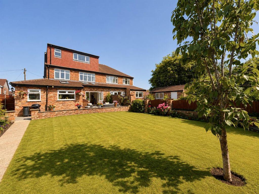 Property photo 2 of 33