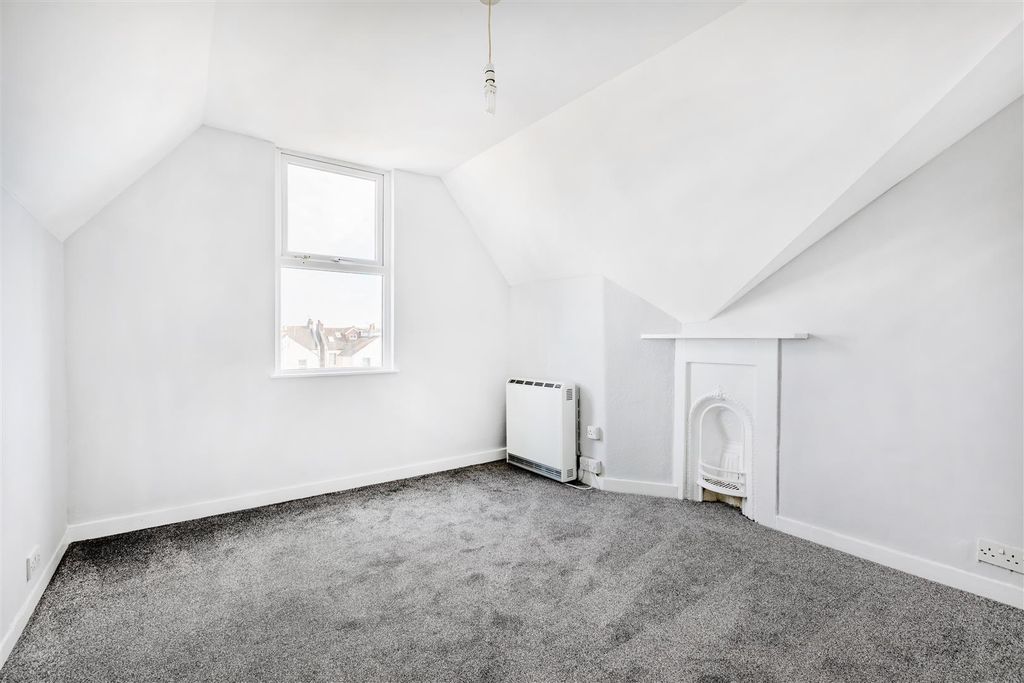 Property photo 3 of 7 Bedroom