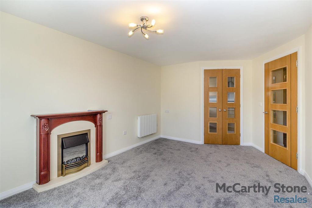 Property photo 3 of 17 8664230-Interior03.Jpg