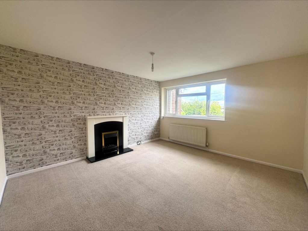 Property photo 2 of 11 Living Room