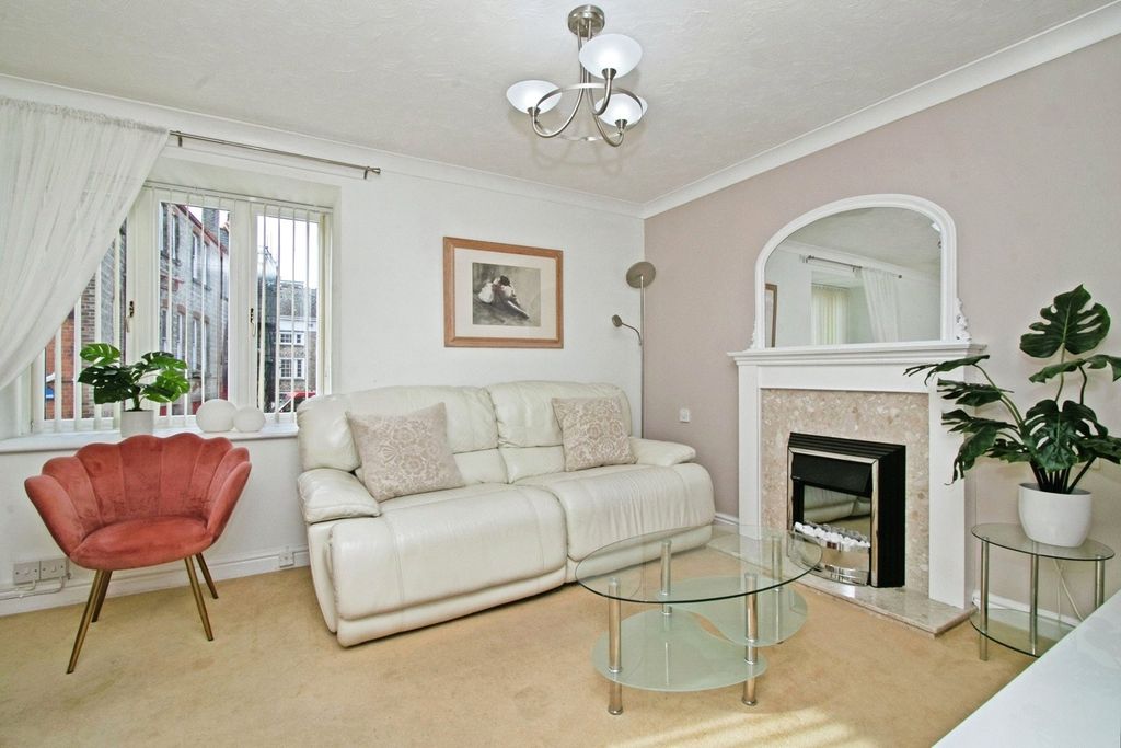 Property photo 2 of 11 Picture No. 14