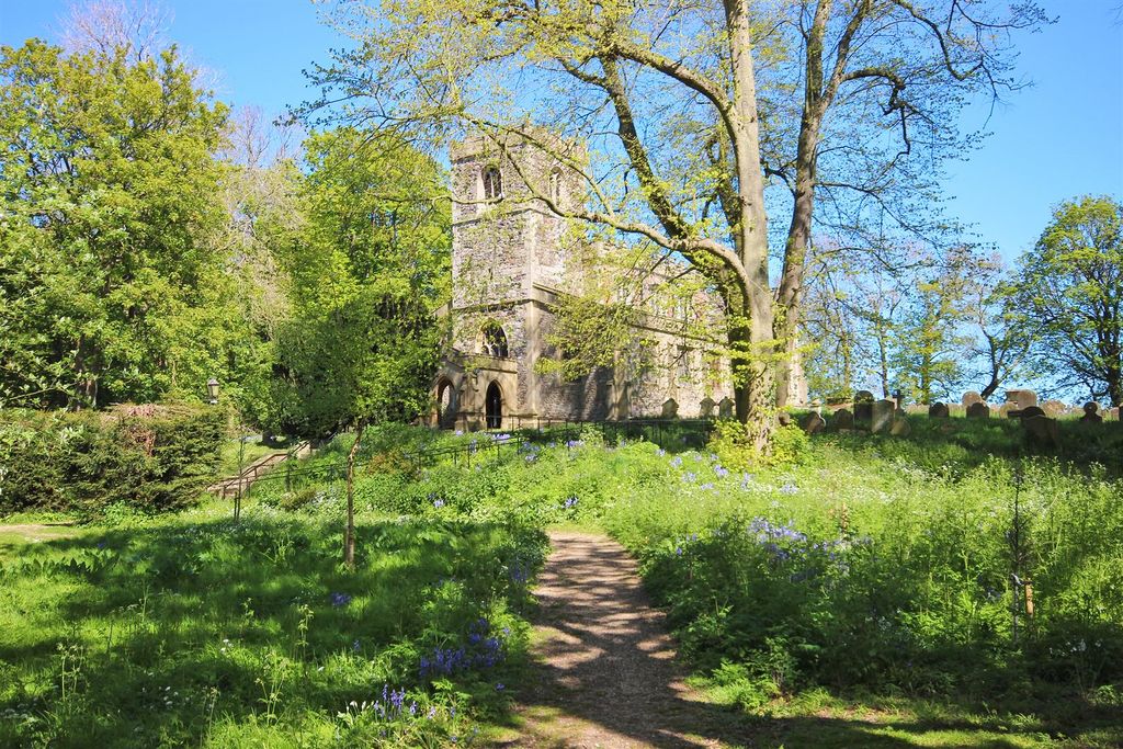 Property photo 3 of 7 Roos Church