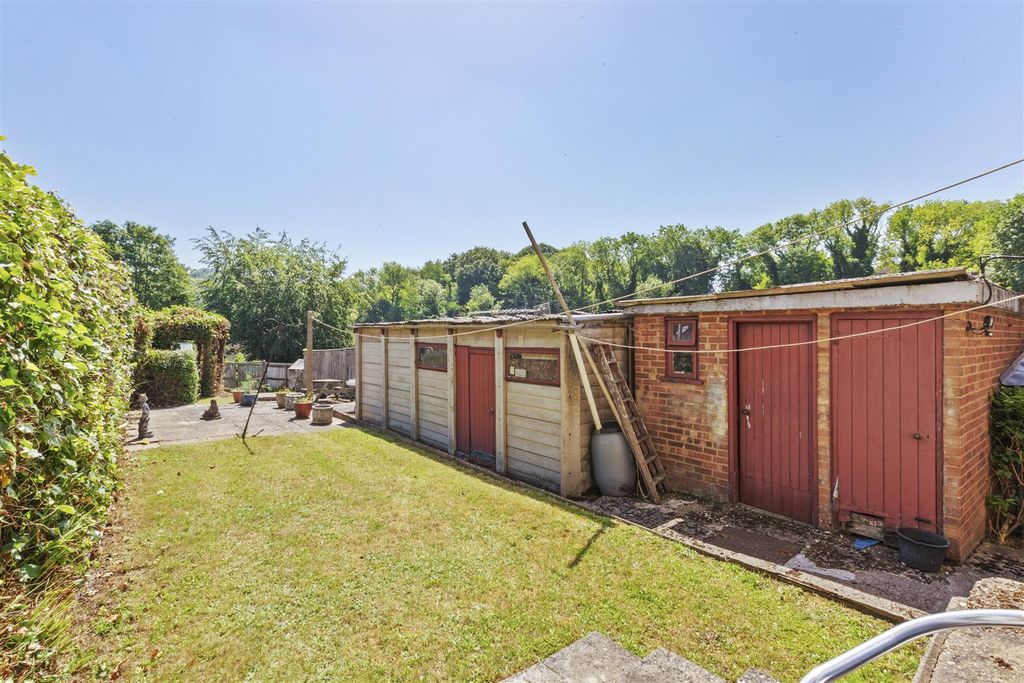 Property photo 3 of 16 7 Ashdown Rd, Hp13 7Jd-9.Jpg