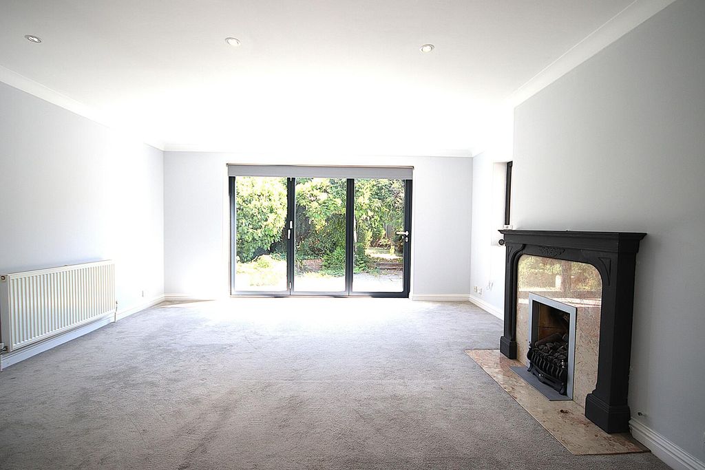 Property photo 3 of 17 Living Room