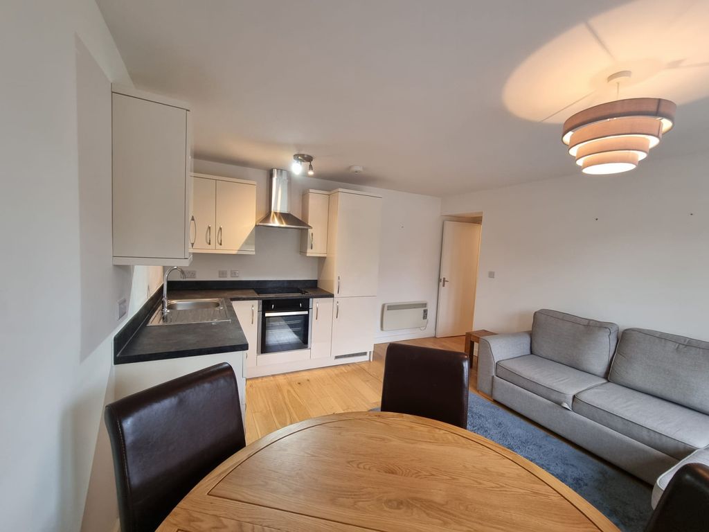 Property photo 1 of 9 2 Bedroom, 2 Bathroom Apartment, Allocated Parking, Bournemouth Modern, Part Furnished