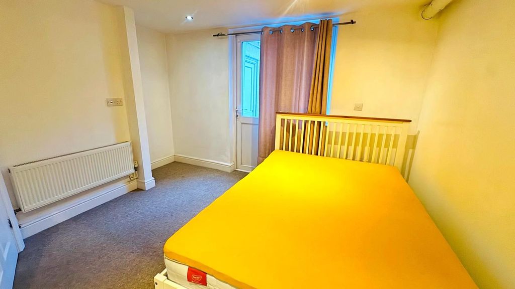 Property photo 1 of 13 Bedroom.Jpeg