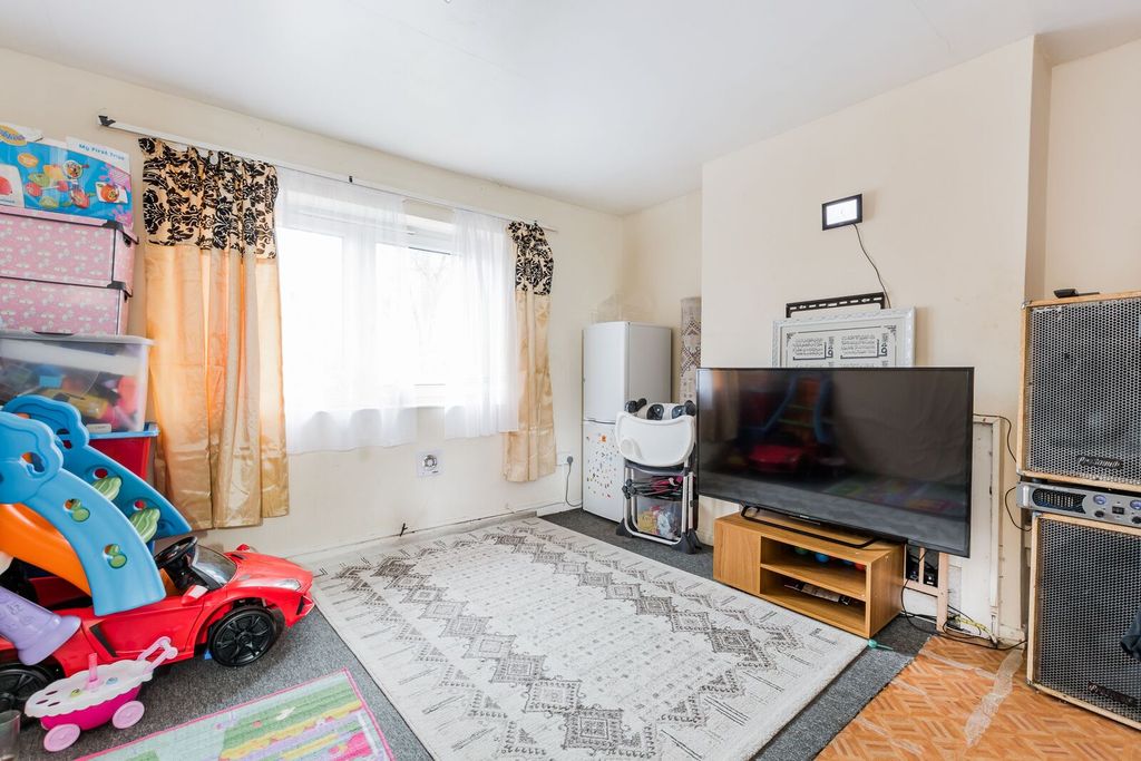 Property photo 2 of 6