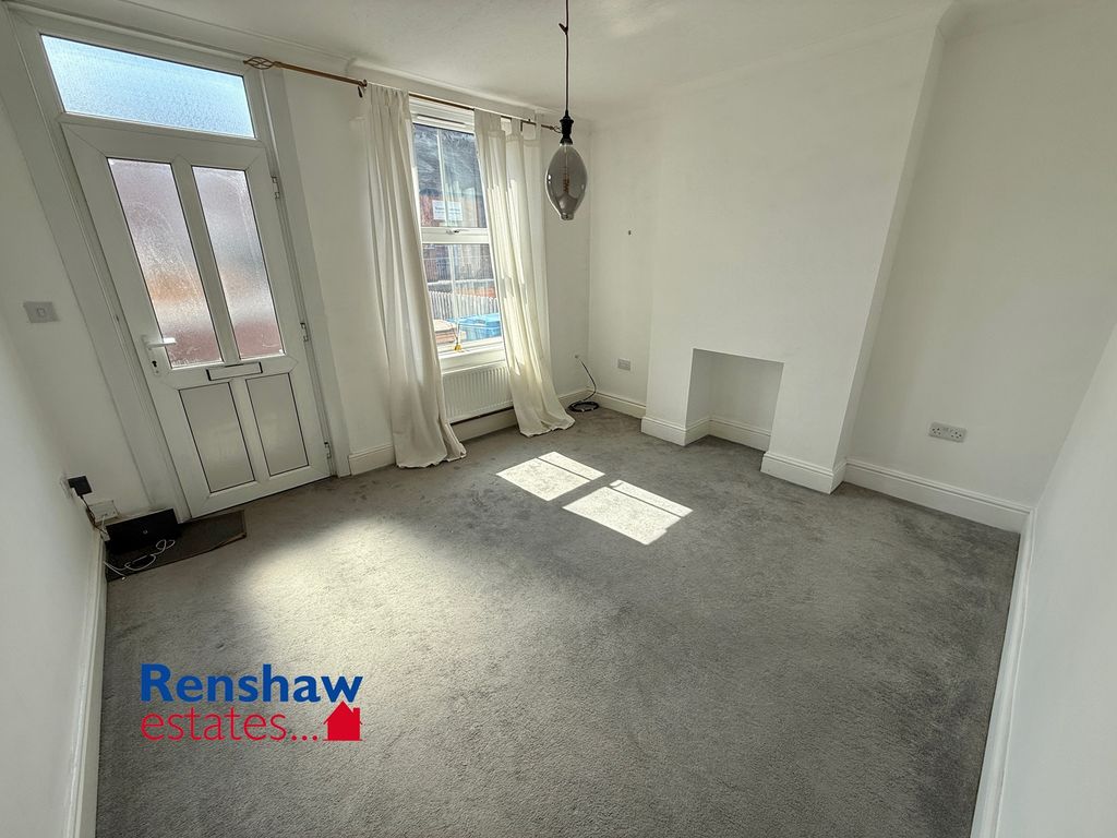 Property photo 2 of 12 L