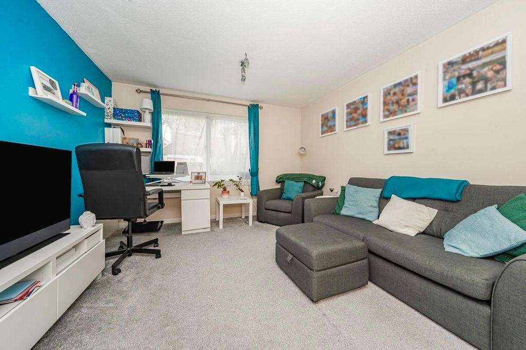 Property photo 2 of 10 ee2B8Af4-1266-4E42-B23c-Cfc6Acd0B2d2