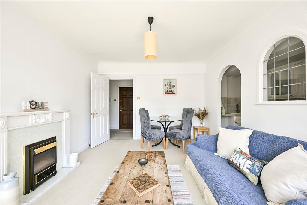 Property photo 3 of 11 202608 Flat 18_3.Jpg