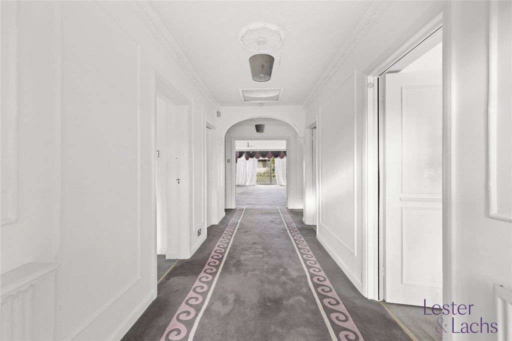 Property photo 2 of 31 Picture No. 03