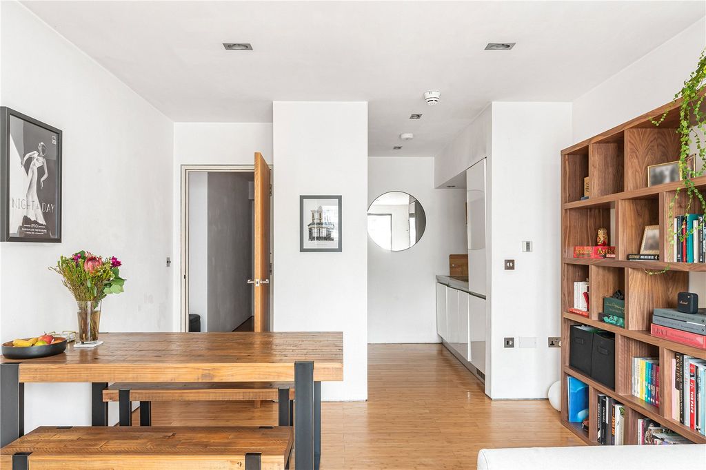 Property photo 2 of 12 Reception/Kitchen