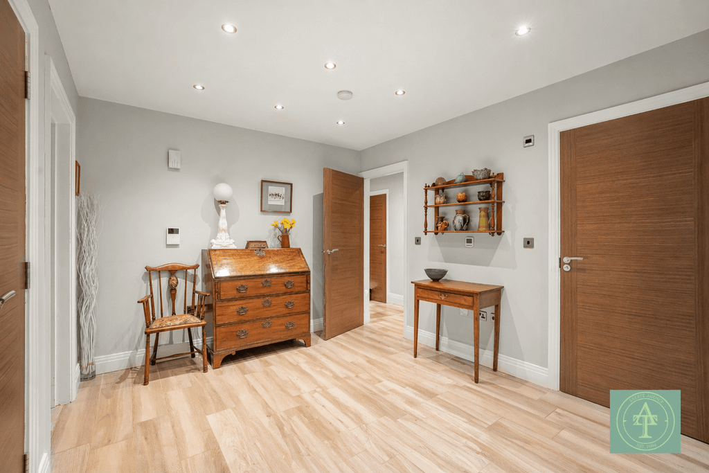 Additional image 8 of 3 bed flat for sale50 Village Road, Bush Hill Park, Enfield EN1