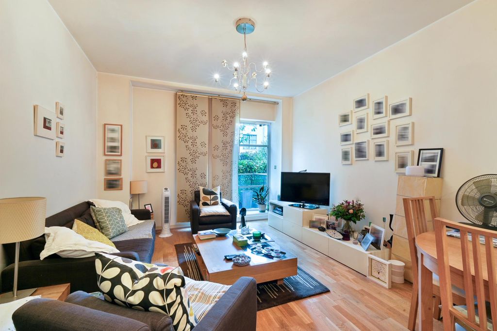 Property photo 2 of 8