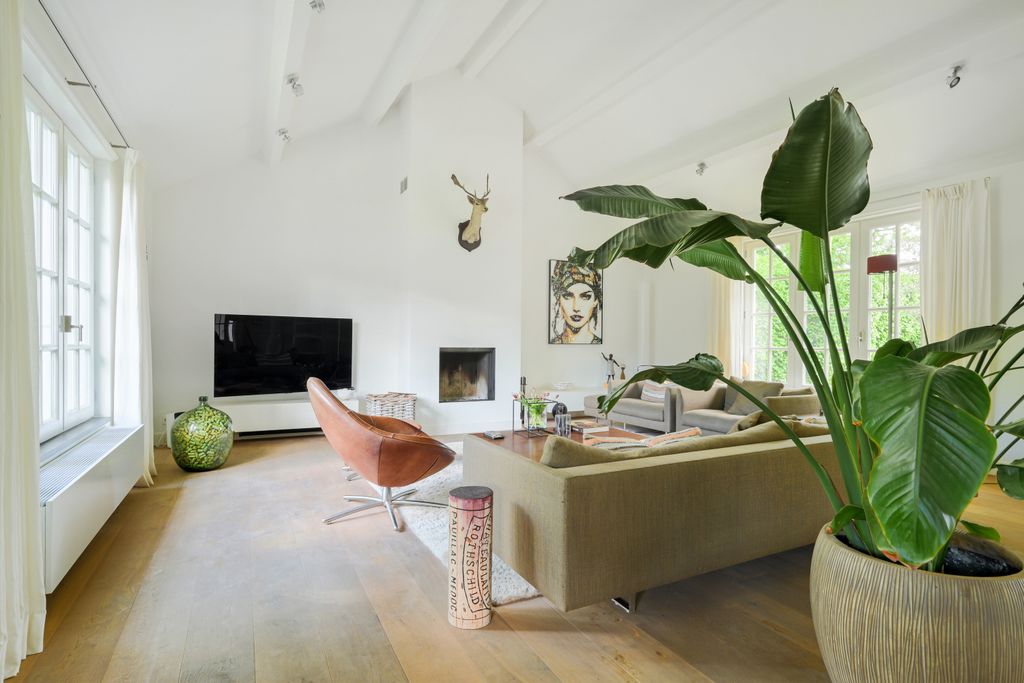 Property photo 3 of 61