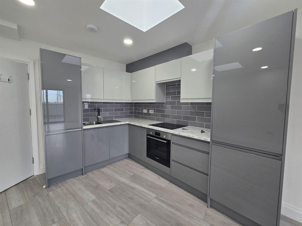 Property photo 3 of 12 H12.Jpg