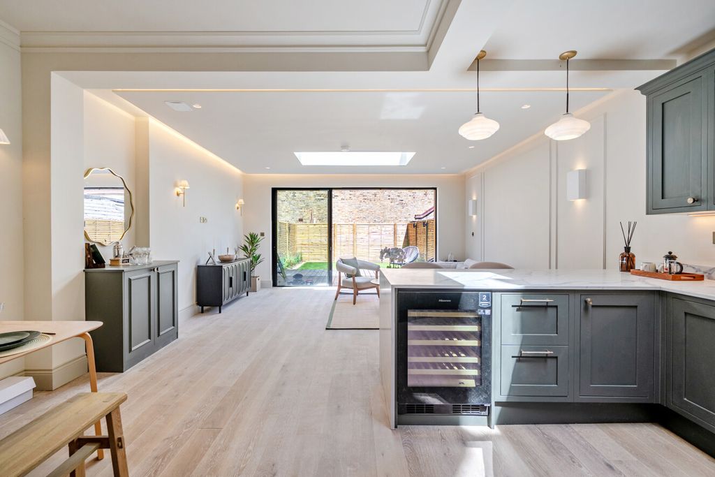 Property photo 1 of 9 1496101-4-6A69Eb8...