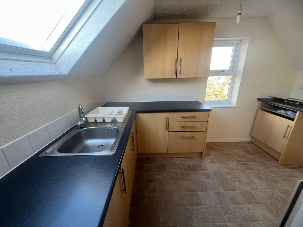 Property photo 1 of 4 Kitchen