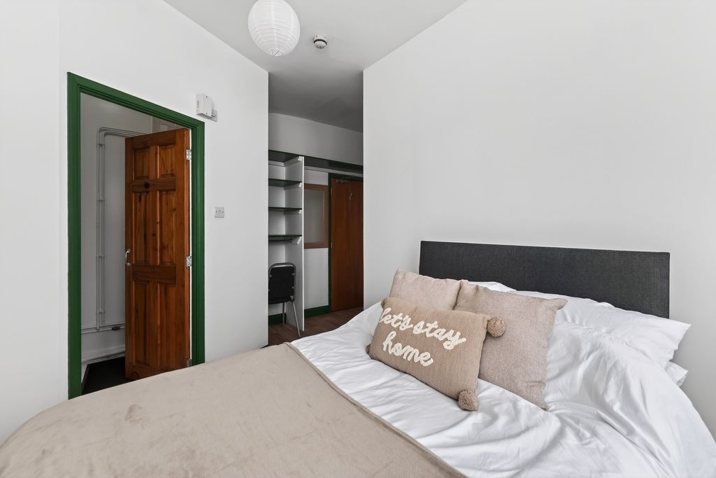 Property photo 1 of 7 0001