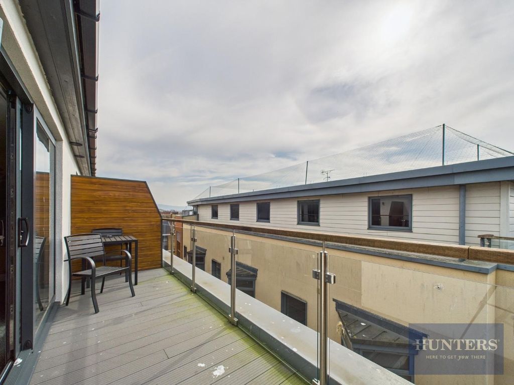 Property photo 2 of 11 Balcony