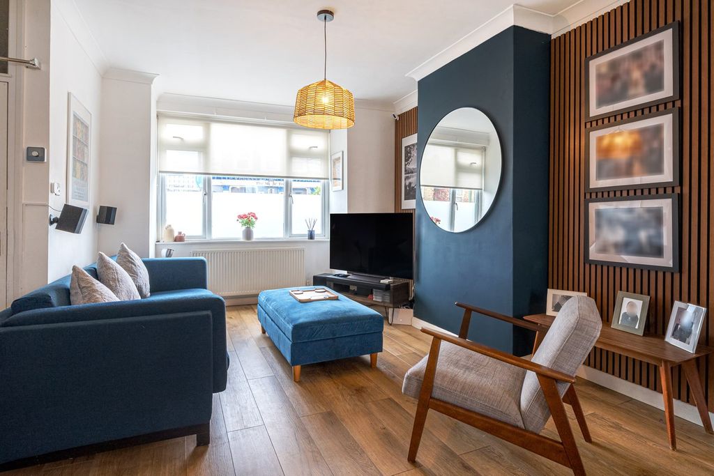 Property photo 2 of 20